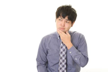 Huzursuz görünen bir iş adamı portresi