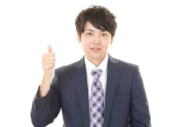 Mutlu poz veren erkek ofis çalışanı. 