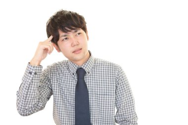 Huzursuz görünen bir iş adamı portresi