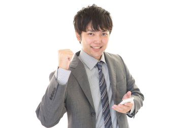 bir akıllı telefon tutarak işadamı