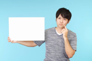 Huzursuz görünen adam portresi