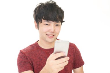 Adam akıllı telefon arayan