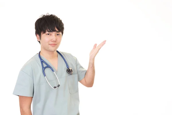 Leende Asiatisk Läkare — Stockfoto