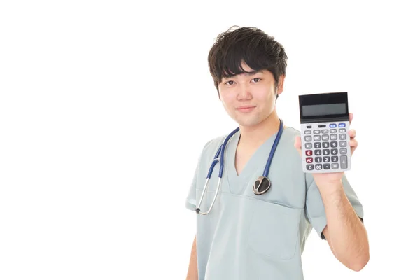 亚洲医生微笑的计算器 — 图库照片
