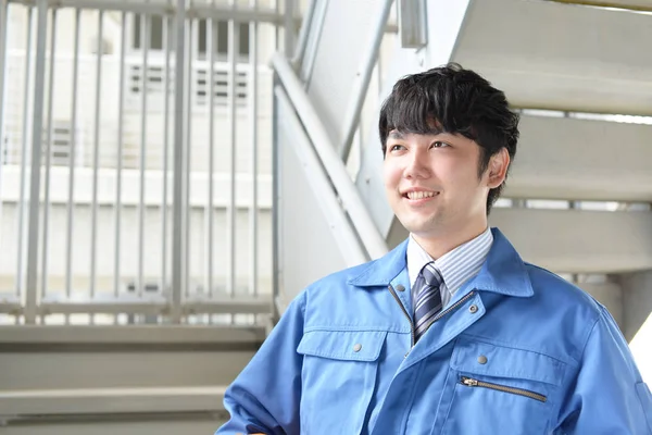 Sonriente Asiático Trabajador Masculino — Foto de Stock