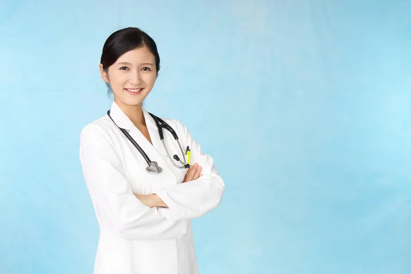 Sorridente Medico Asiatico — Foto Stock