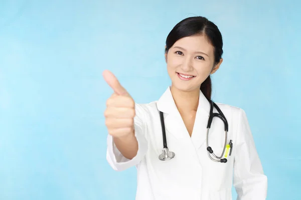 Sorrindo Asiático Médico — Fotografia de Stock