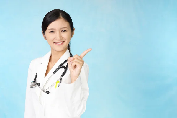 Asian Medical Doctor Pointing Her Finger — Stock Photo, Image