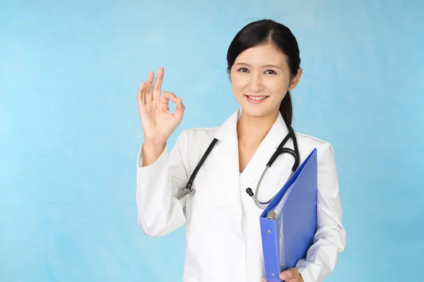 Uśmiechający Się Azjatycki Lekarza — Zdjęcie stockowe