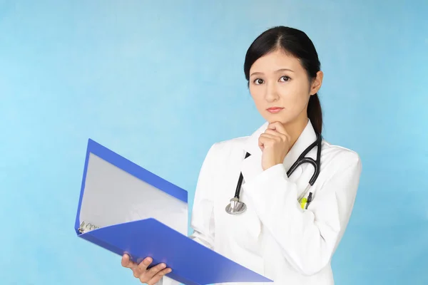 Orolig Asiatiska Läkare — Stockfoto