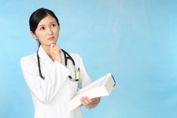 Retrato Uma Médica Feminina — Fotografia de Stock