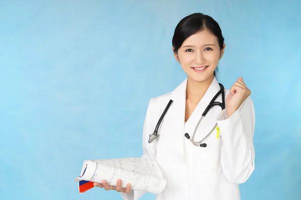 Smiling Asian Medical Doctor — Stock Photo, Image