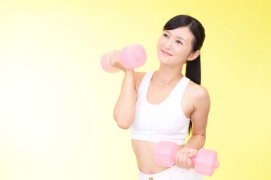 Egzersiz olduğunu kadın 