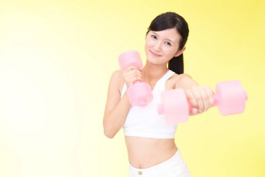 Egzersiz olduğunu kadın 