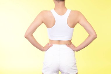 Bir kadının sırtı.