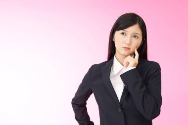 huzursuz arayan iş kadın portresi