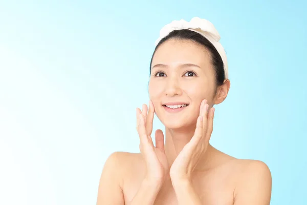 Woman Who Takes Care Her Face — Stock Photo, Image