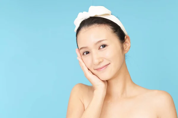 Woman Who Takes Care Her Face — Stock Photo, Image