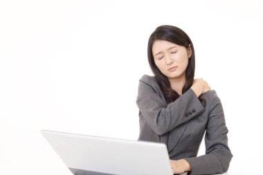 Sert bir omuz olan işçisi kadın ofis