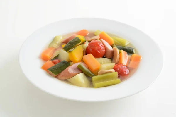 Deliciosa Sopa Verduras Sobre Fondo Blanco — Foto de Stock
