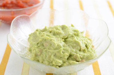 Avokado dip Salsa sos ile