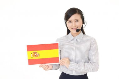 gülümseyen çağrı merkezi operatörü 