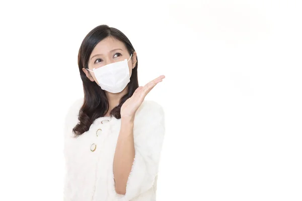 Νεαρή Γυναίκα Προστασία Μάσκα Στο Πρόσωπό Της — Φωτογραφία Αρχείου