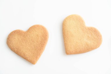 Beyaz arka planda izole edilmiş lezzetli kurabiyeler