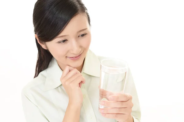 Vrouw Met Een Glas Water — Stockfoto