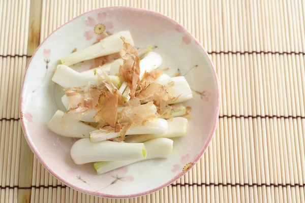 Yemek Masası Üzerinde Turşu Scallions — Stok fotoğraf