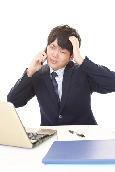 Frustrado Asiático Empresário Com Telefone Inteligente — Fotografia de Stock