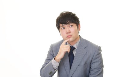 Huzursuz görünen bir iş adamı portresi