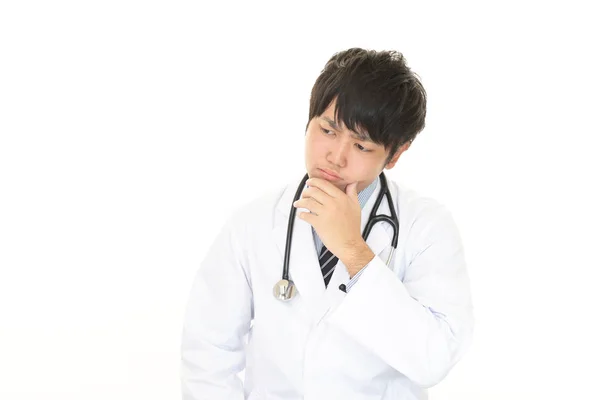 Ανησυχούν Ασιατικές Γιατρός Που Απομονώνονται Λευκό Φόντο — Φωτογραφία Αρχείου