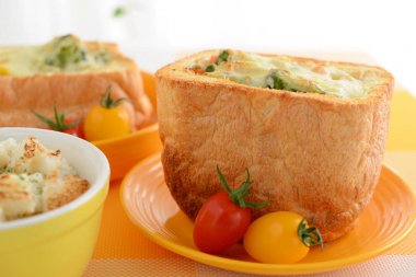 Lezzetli yemekler yemek masası üzerinde