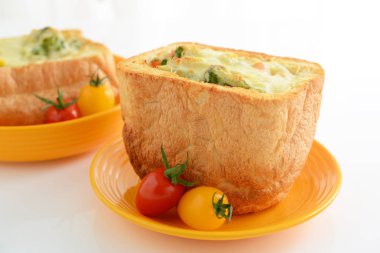 Lezzetli yemekler yemek masası üzerinde