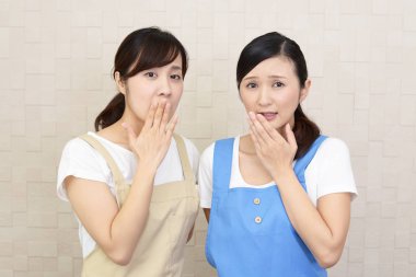 Önlük şaşırttı Asyalı kadınlar