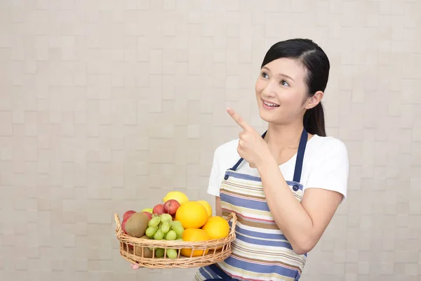 Woman Smiling Fruits — Stock Photo, Image