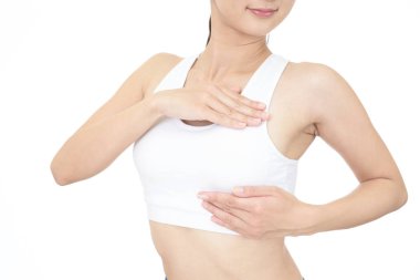 Kadının göğüs bakım yapması