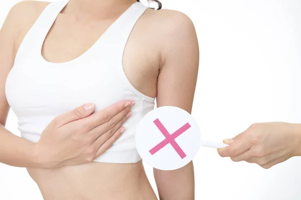 乳房ケアをしている女性 — ストック写真