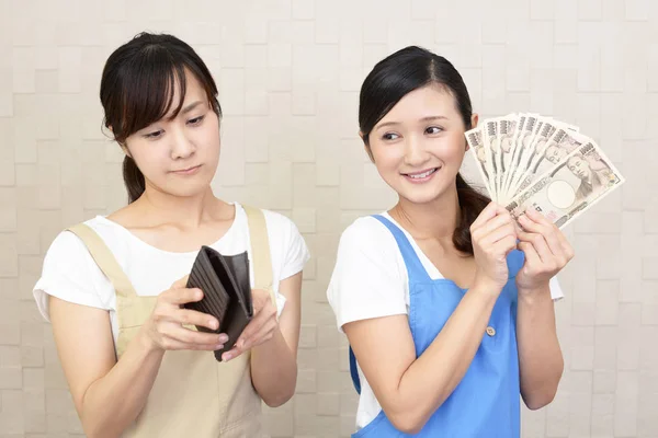 Asiatische Frauen Mit Geld — Stockfoto