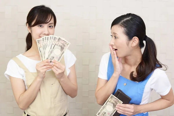 Mulheres Asiáticas Com Dinheiro — Fotografia de Stock