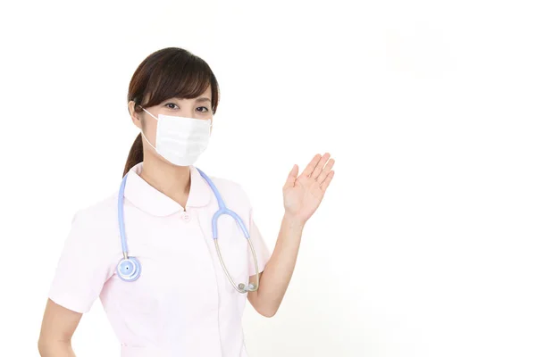 Kvinnlig Sjuksköterska Med Protect Mask Hennes Ansikte — Stockfoto