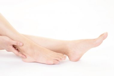 Onun ayak bakan kadın