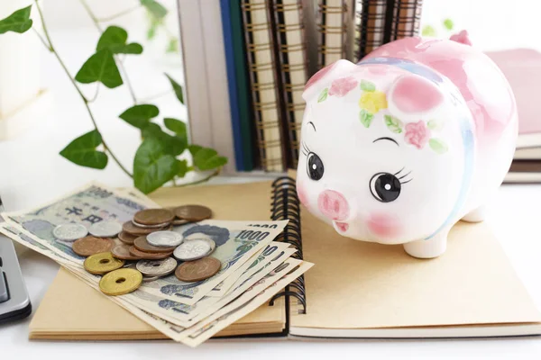 Close Stacked Coins Piggy Bank Desk — Stock Photo, Image