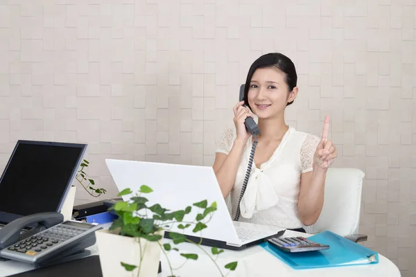 Mujer Negocios Con Teléfono — Foto de Stock