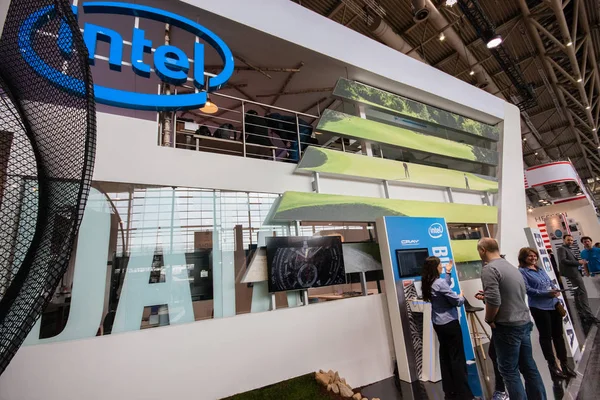 HANNOVER, GERMANY - MARCH 14, 2016: Booth of Intel Corporation at CeBIT information technology trade show in Hannover, Germany on March 14, 2016 — Stock Photo, Image