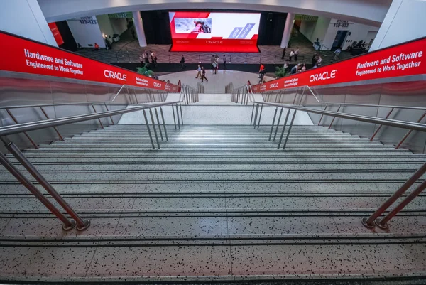 San Francisco, Ca, ABD - 2 Ekim 2012 - ana giriş Oracle Openworld Konferansı San Francisco, Ca 2 Ekim 2012 tarihinde Moscone convention center. 50 bin katılımcı bu forumu ziyaret daha