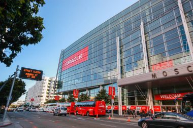San Francisco, Ca, Amerika Birleşik Devletleri - 30 Eylül 2012: Katılımcı Oracle açık dünya konferans git Moscone Center West için 30 Eylül 2012 tarihinde San Francisco, Kaliforniya, ABD