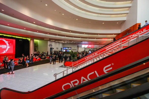 SAN FRANCISCO, CA, USA -  OCT 1, 2012 - Main entrance to  Oracle OpenWorld conference in Moscone convention center on Oct 1, 2012 in San Francisco, CA. More than 50 thousands attendees visited this forum — Stock Photo, Image