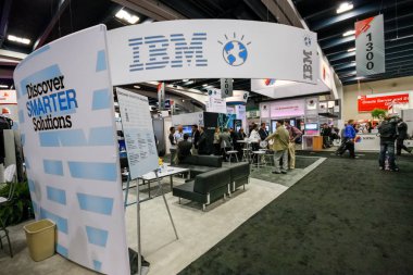 San Francisco, Ca, bize - 4 Ekim 2011: IBM Booth şirket Oracle Openworld Konferansı San Francisco Sergisi 4 Ekim 2011 tarihinde